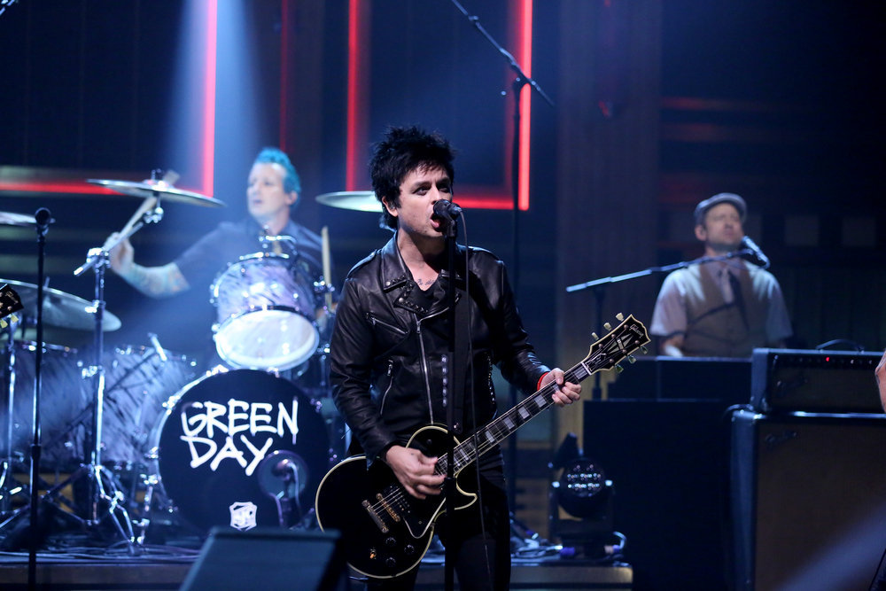 THE TONIGHT SHOW STARRING JIMMY FALLON -- Episode 0549 -- Pictured: (l-r) Tré Cool and Billie Joe Armstrong of musical guest Green Day perform on October 6, 2016 -- (Photo by: Andrew Lipovsky/NBC)